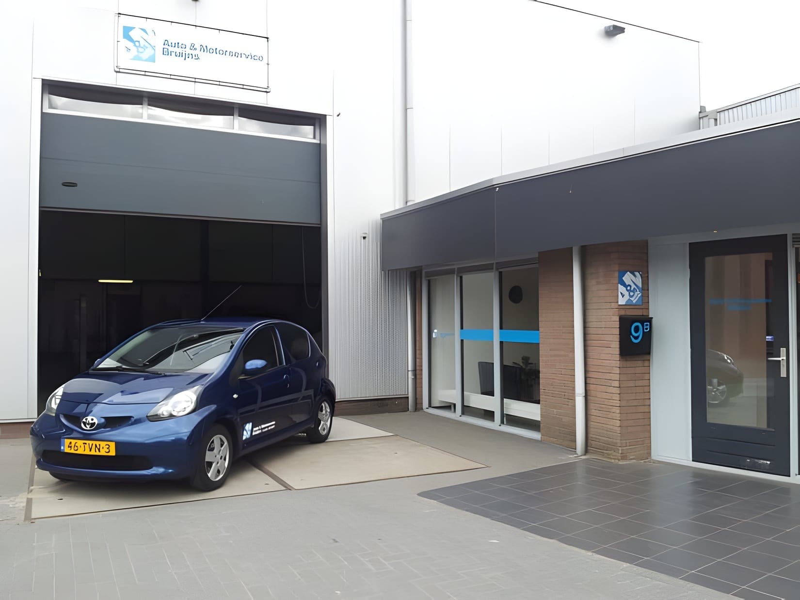 De werkplaats van Auto- en Motorservice Bruijns aan de Emdenstraat.